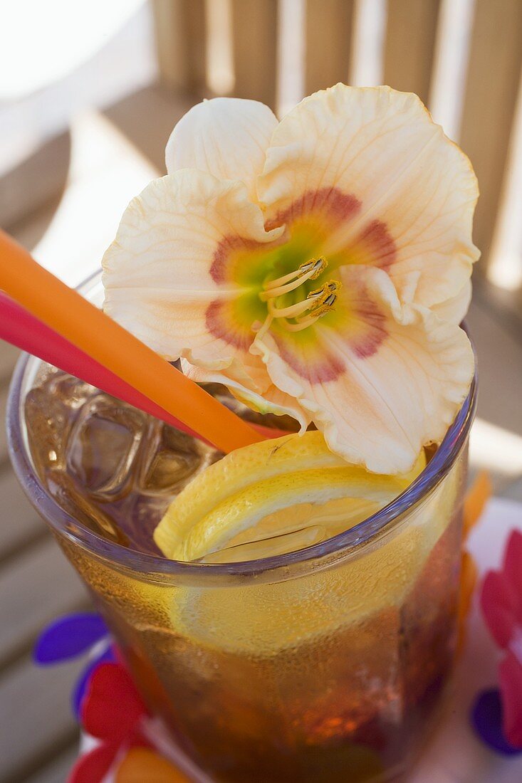 Cuba Libre with amaryllis flower