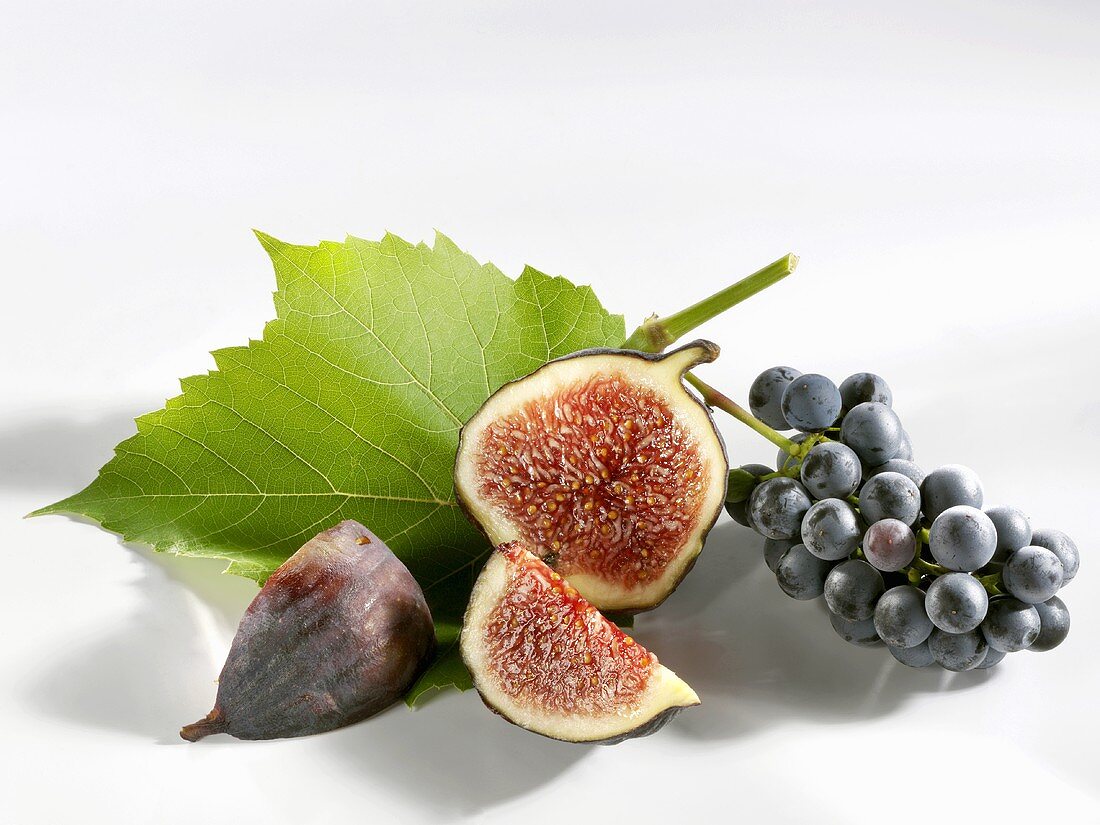 Fig, cut into pieces, and grapes