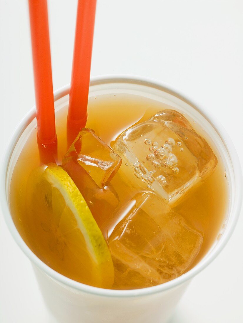 Iced tea with lemon and straws