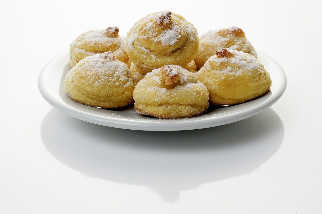 Biscuits with icing sugar on a plate