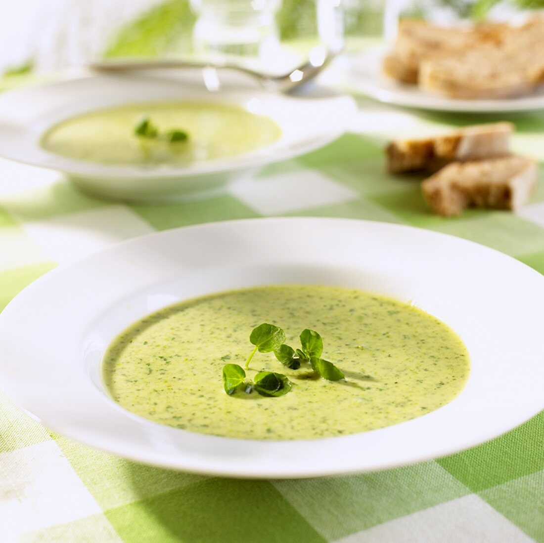 Cress soup with bread