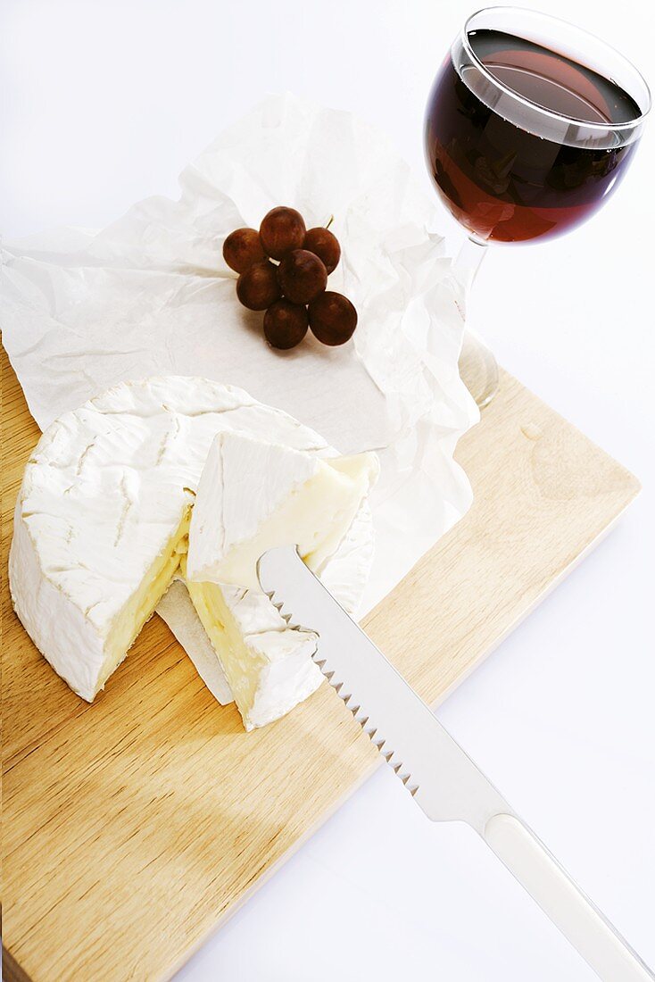 Camembert with grapes and a glass of red wine