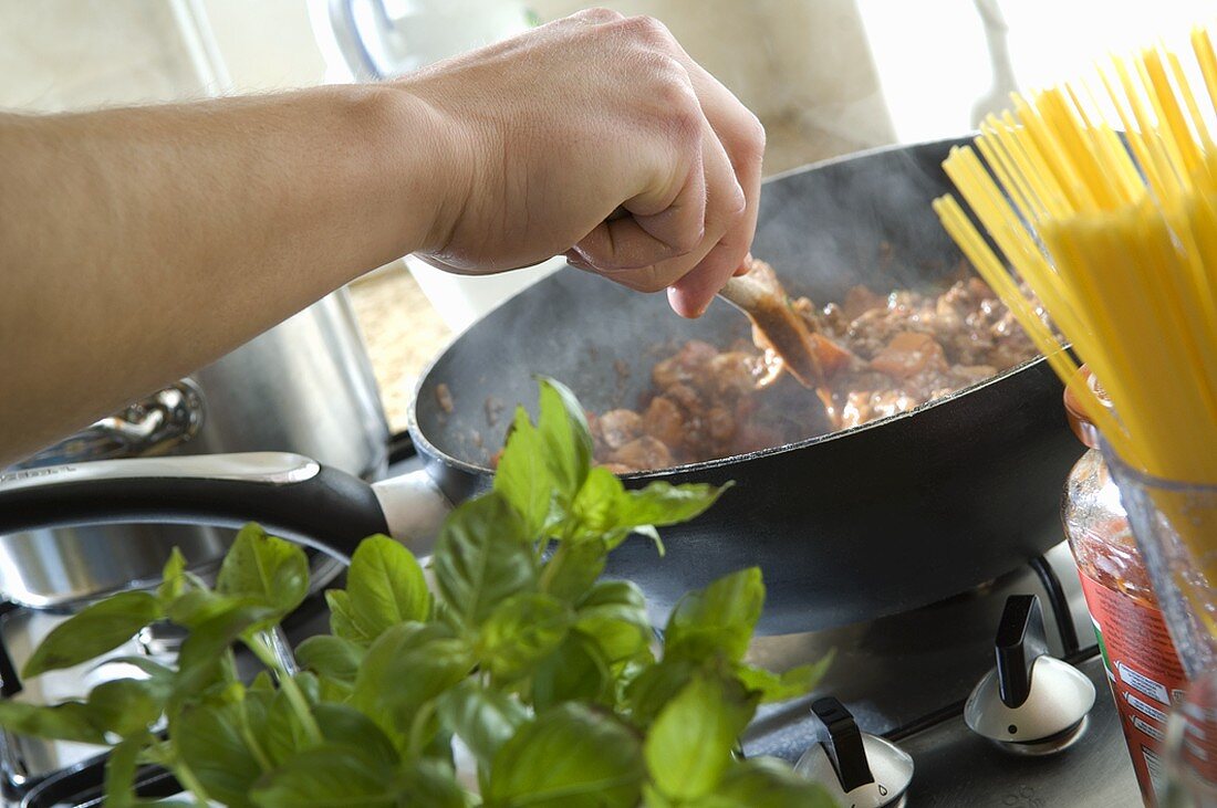 Sautéing meat in a frying pan