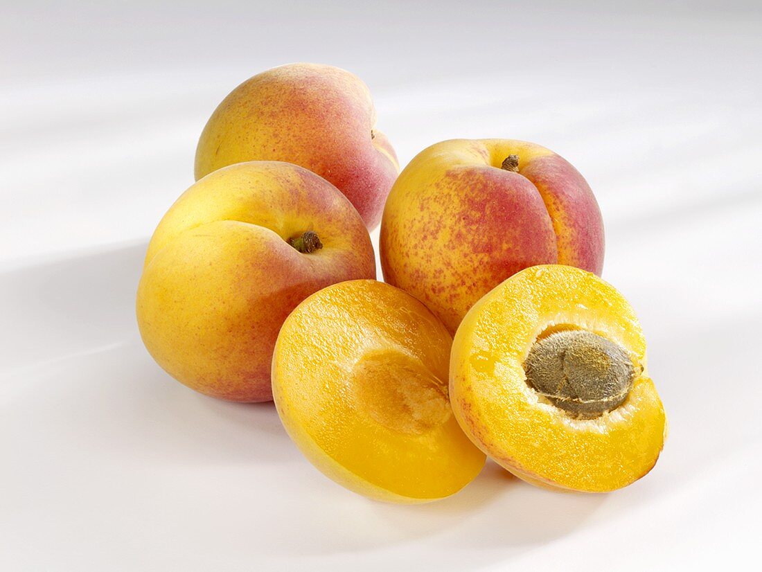 Half and whole apricots