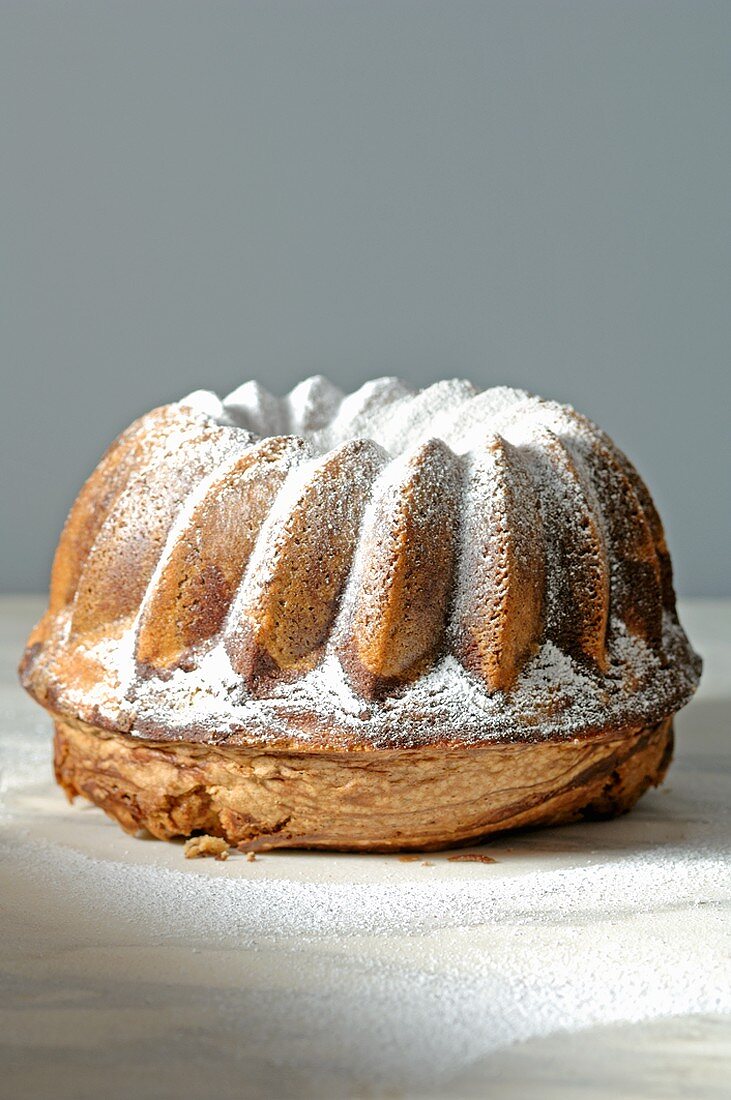 A marbled gugelhupf with icing sugar