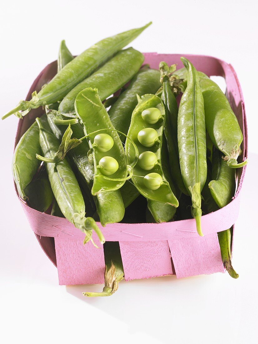 Pea pods in a punnet