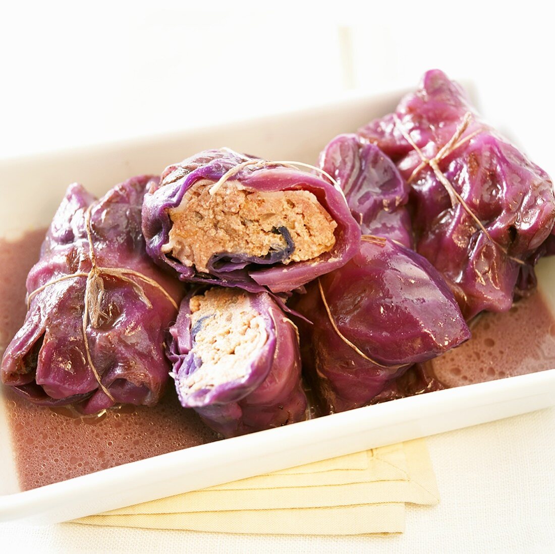 Stuffed red cabbage leaves