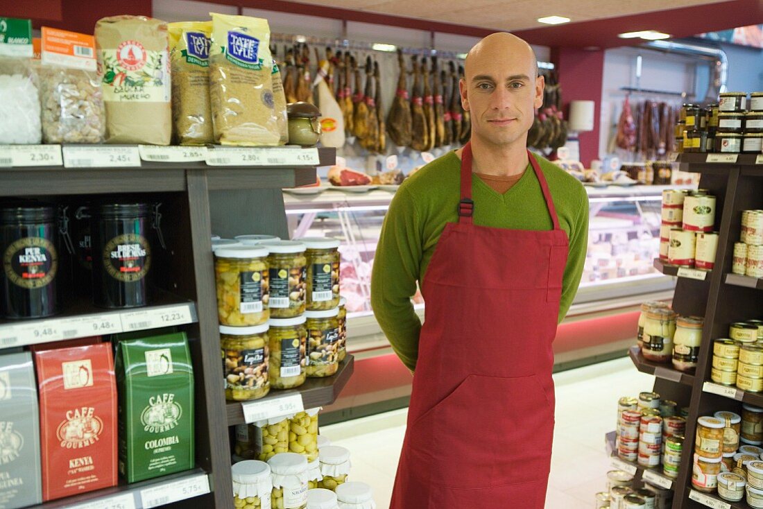 Verkäufer in einem Supermarkt