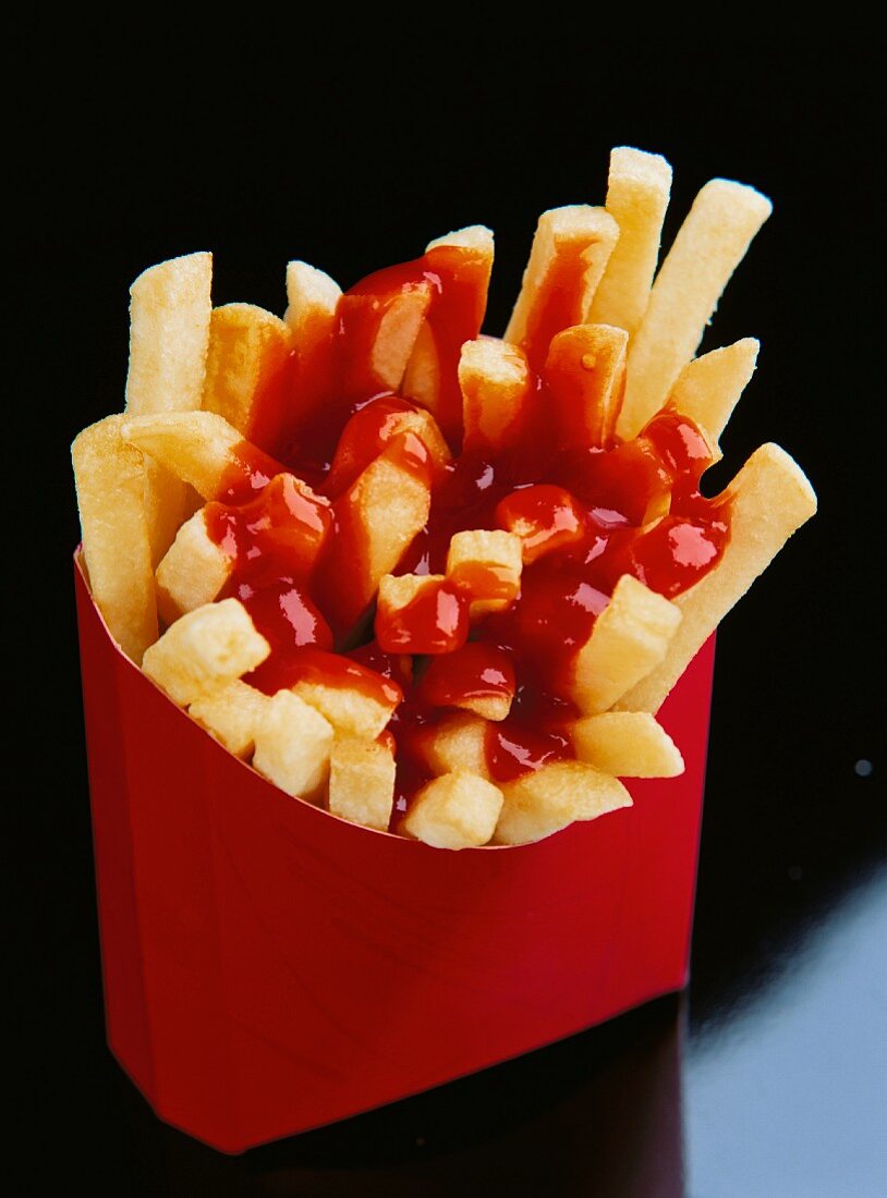 Pommes frites mit Ketchup