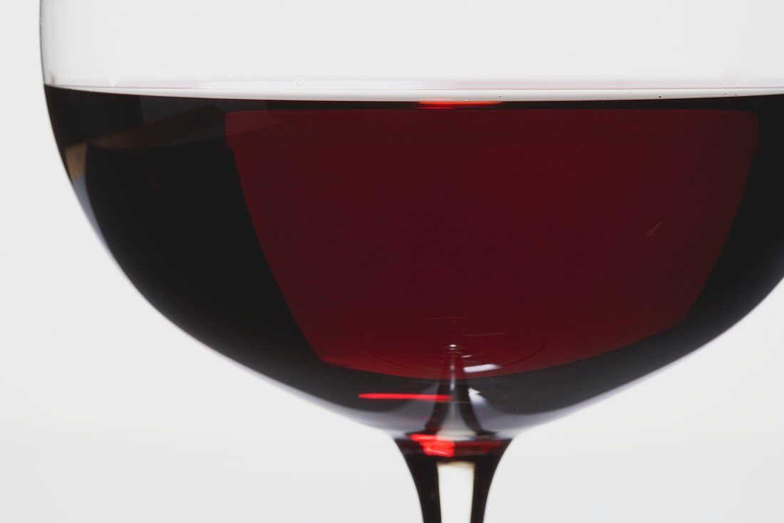 Ein Rotweinglas
