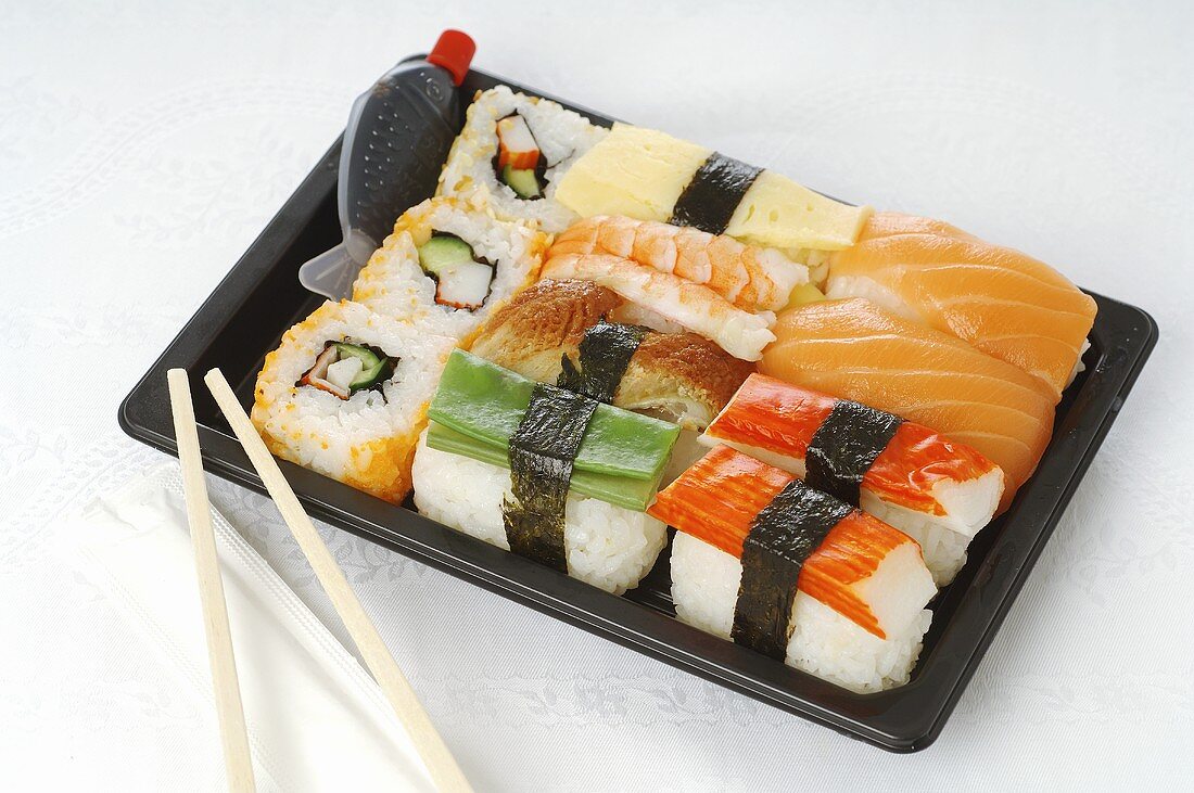 Sushi bento box to take away