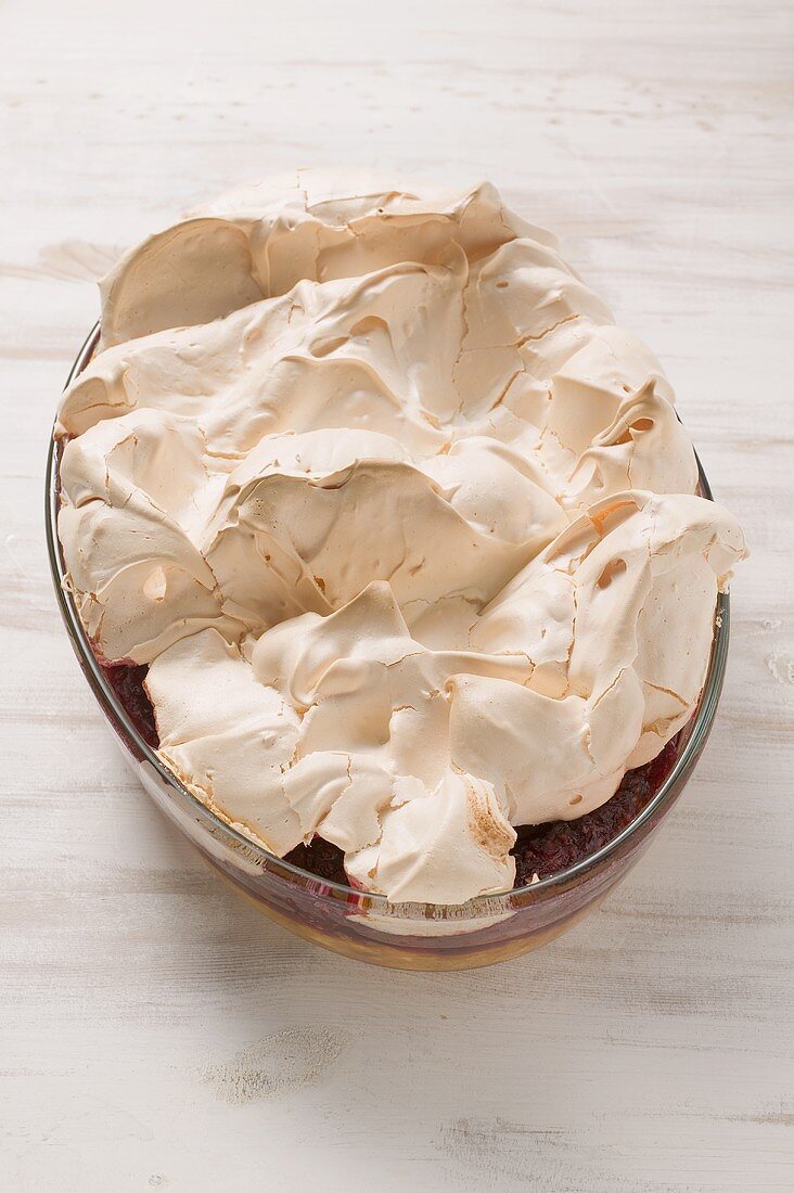 Raspberry pudding with meringue topping