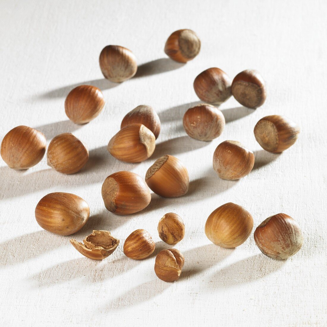 Hazelnuts, shelled and unshelled