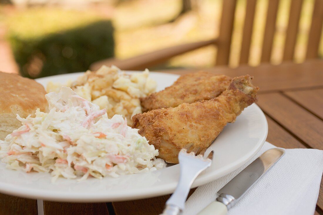 Fried chicken with coleslaw (USA)