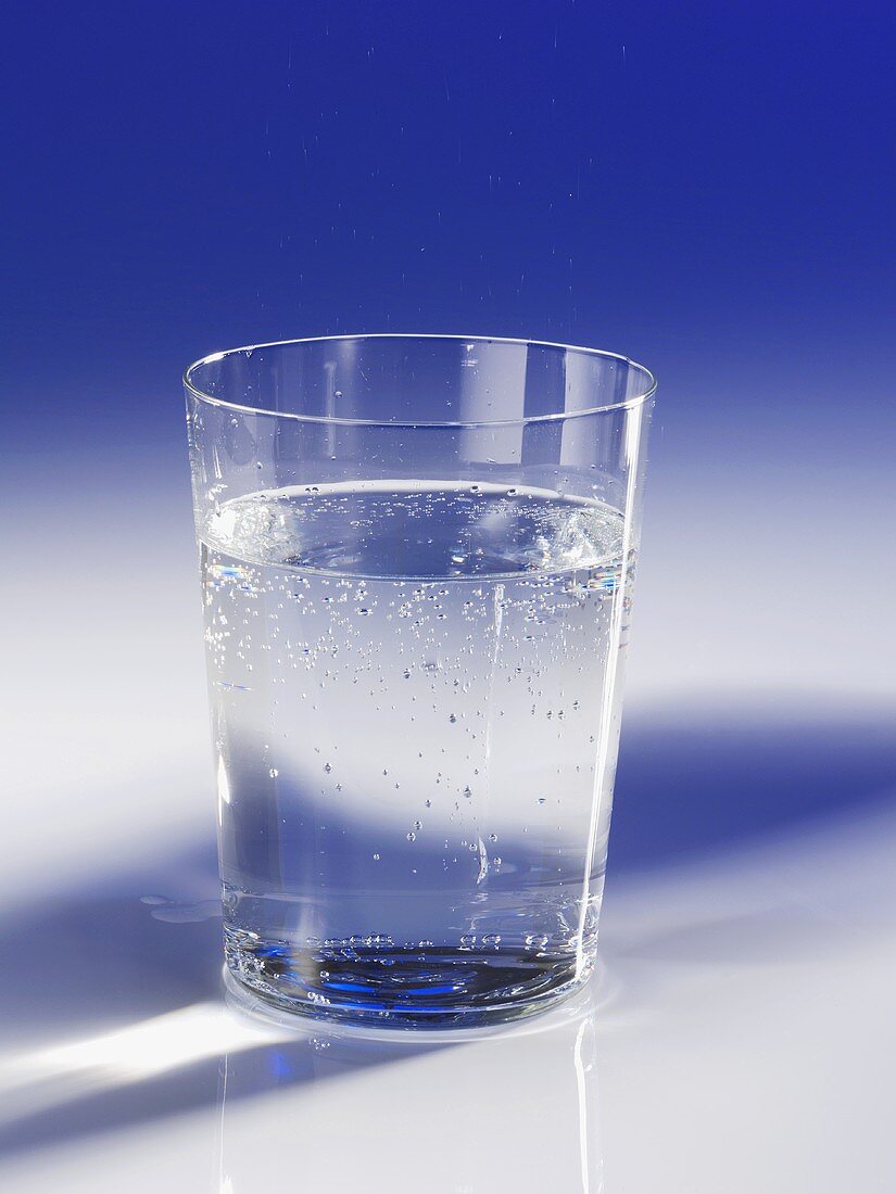 Ein Glas Mineralwasser