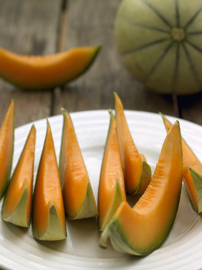 Charentais-Melone in Spalten geschnitten