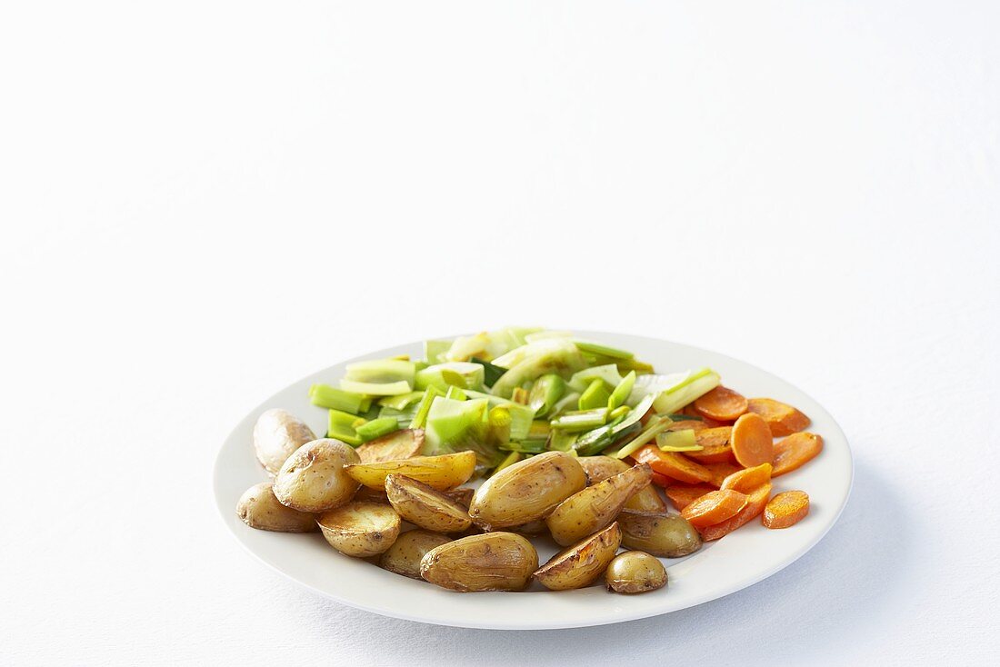 Plate of vegetables: early potatoes, leeks and carrots