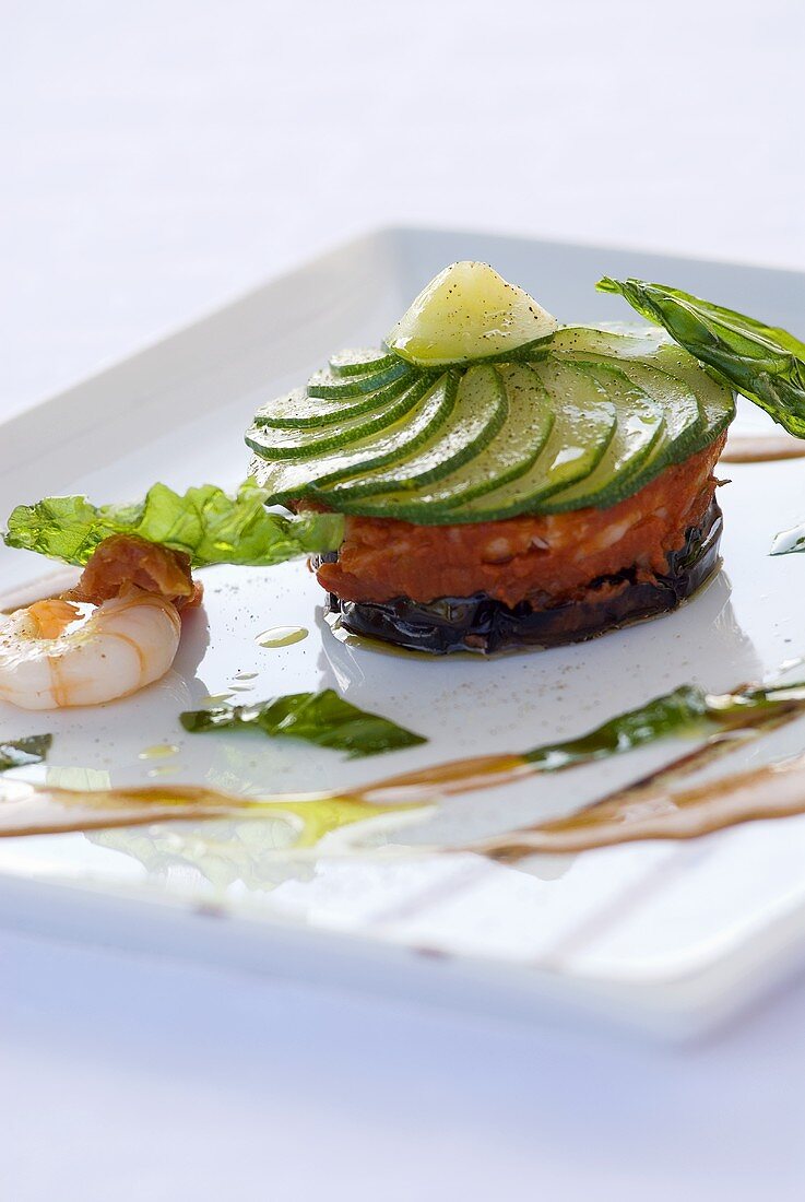 Auberginen-Tomaten-Törtchen mit Garnelen