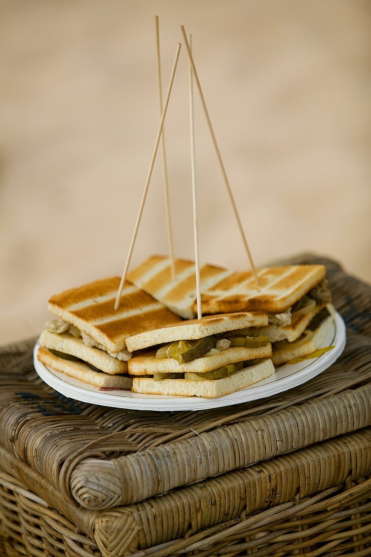 Toast-Sandwiches mit Putenfleisch und Zucchini