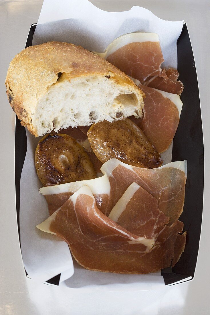 Parma ham with baked apple and white bread