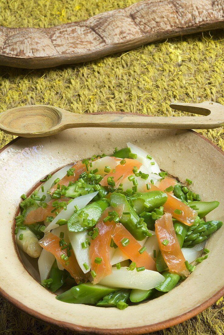 Asparagus salad with smoked salmon and chives