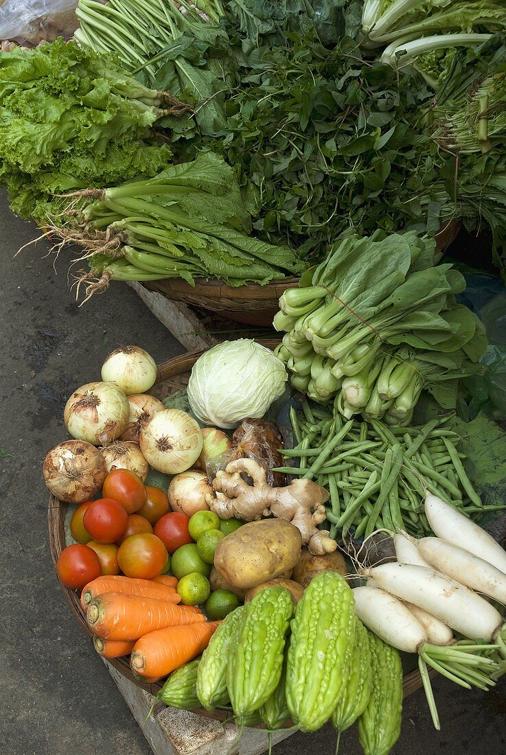 Asiatisches Gemüse auf einem Markt in Thailand