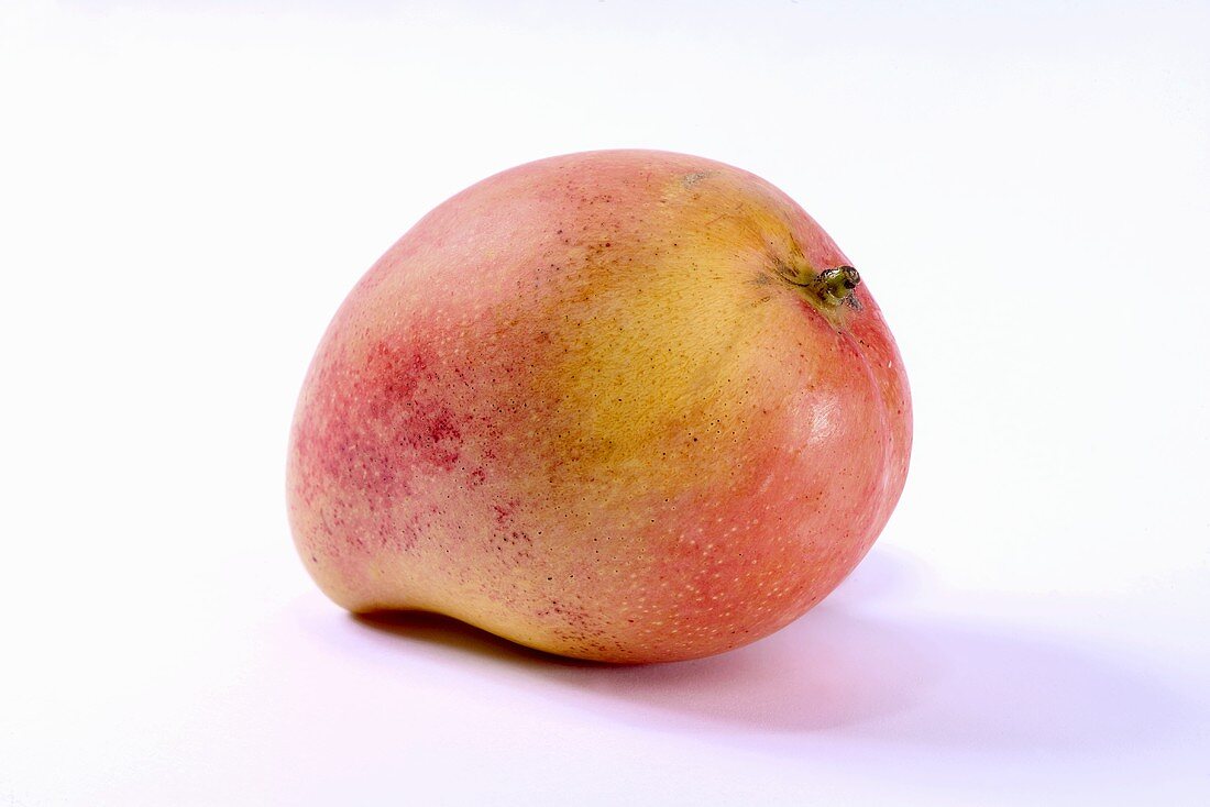 Eine rote Mango
