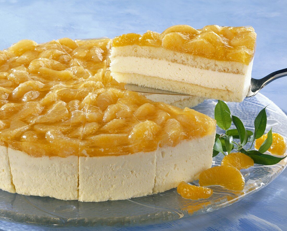 Mandarin orange cake with yoghurt filling