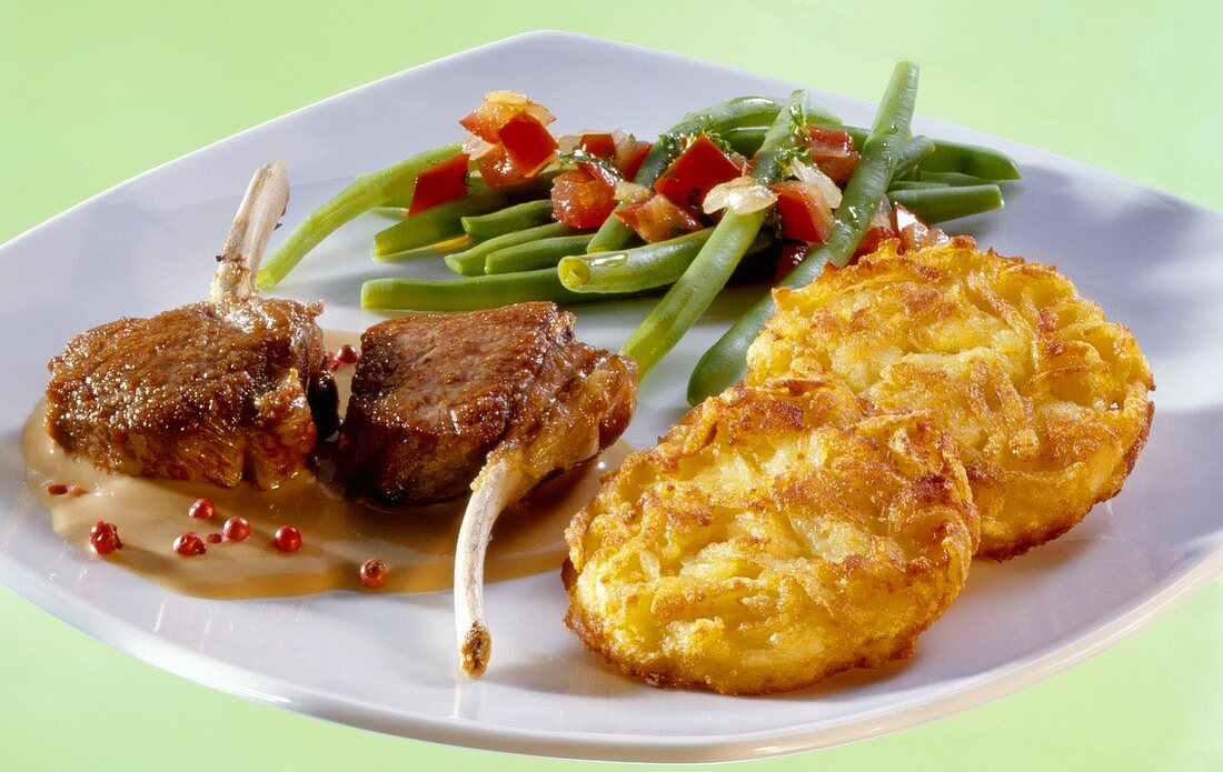 Lamb chops in pepper sauce with rösti and French beans