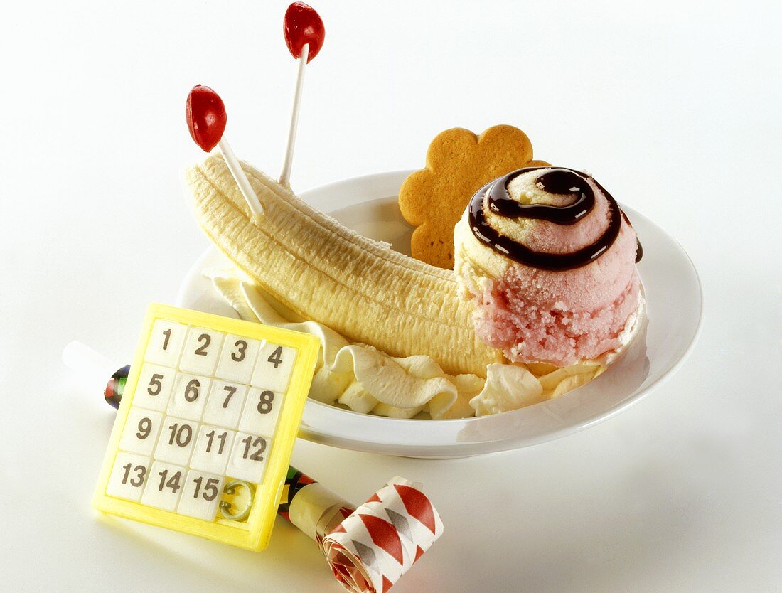 Vanille-Erdbeer-Eis mit Banane für Kinderparty