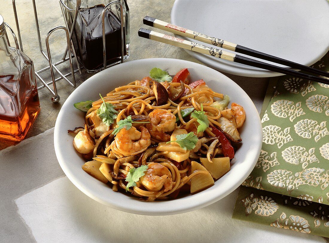 Fried Noodles with Shrimp and Mushrooms