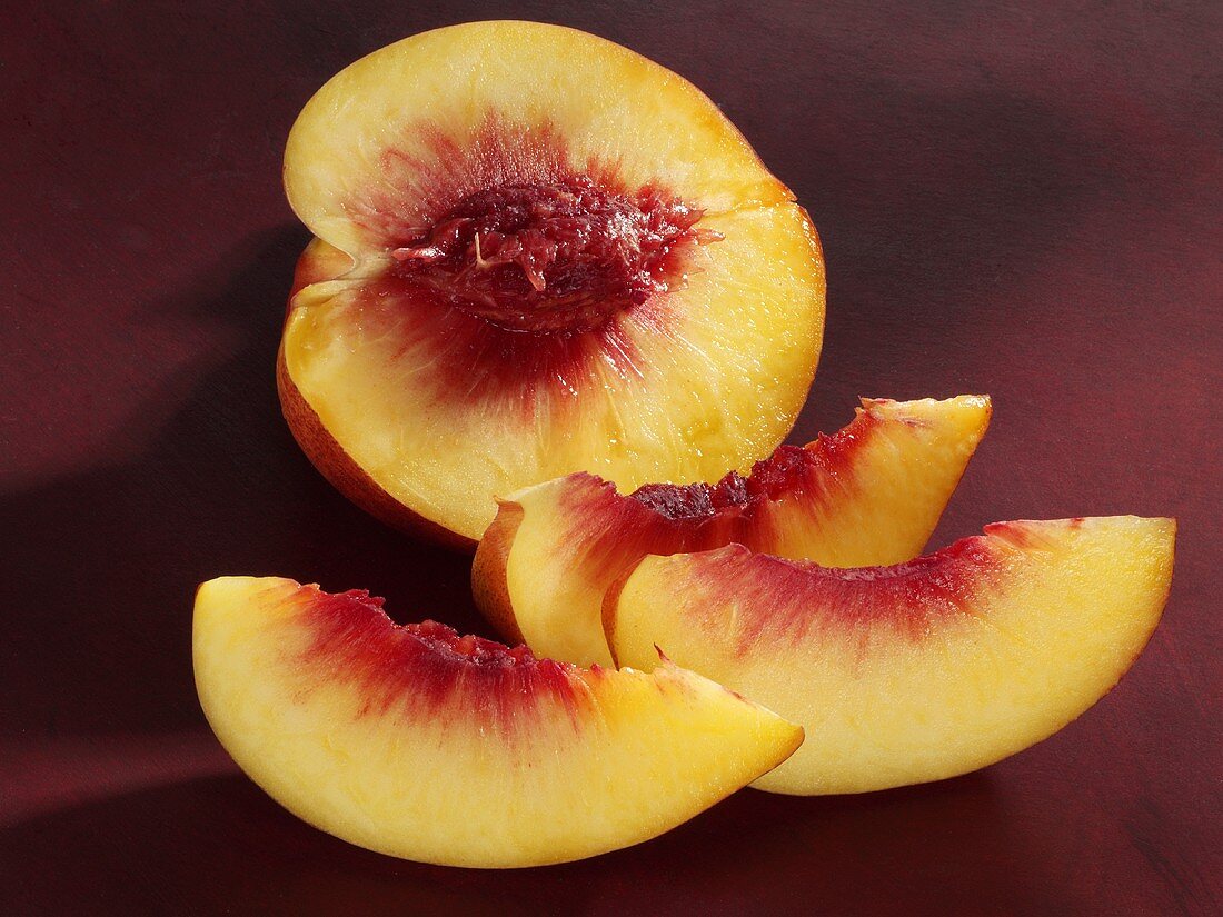 A nectarine half and slices