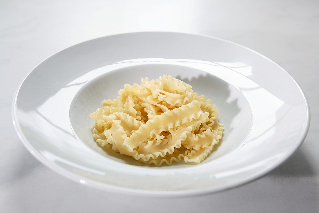 Cooked mafaldine in a pasta plate