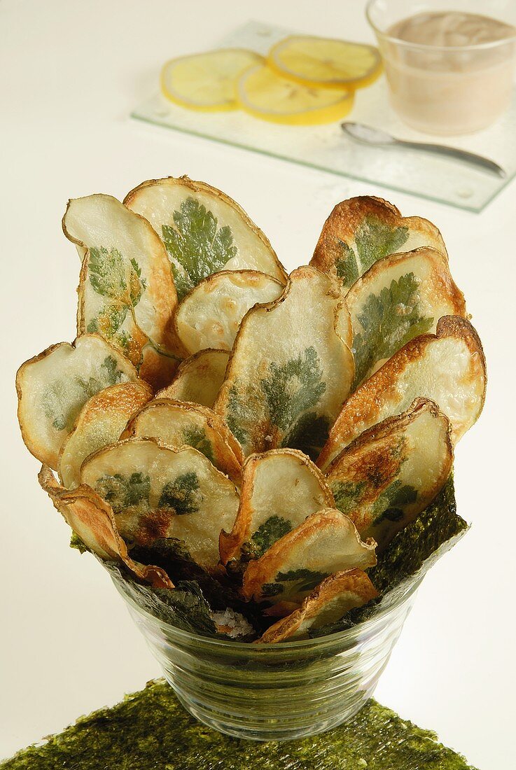 Potato crisps with parsley