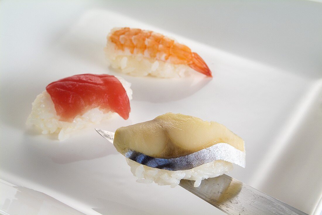 Three nigiri (close-up)