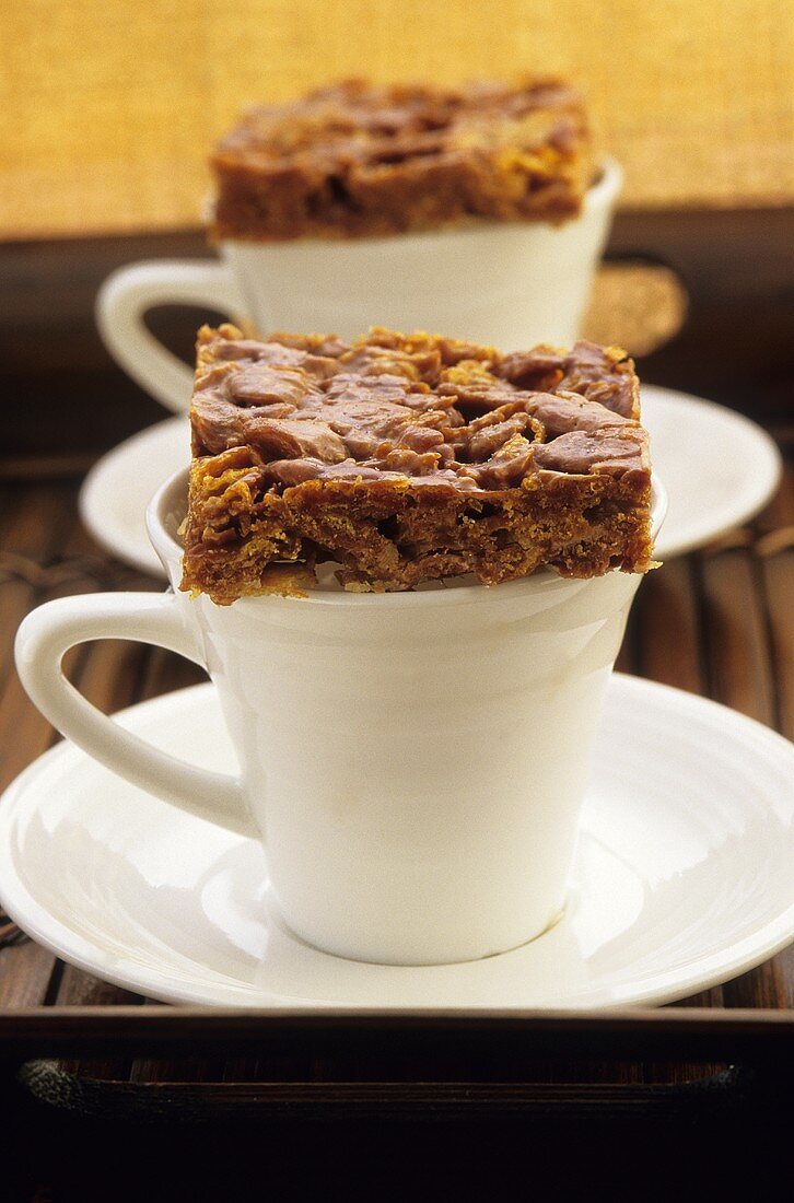 Caramel slices on coffee cups