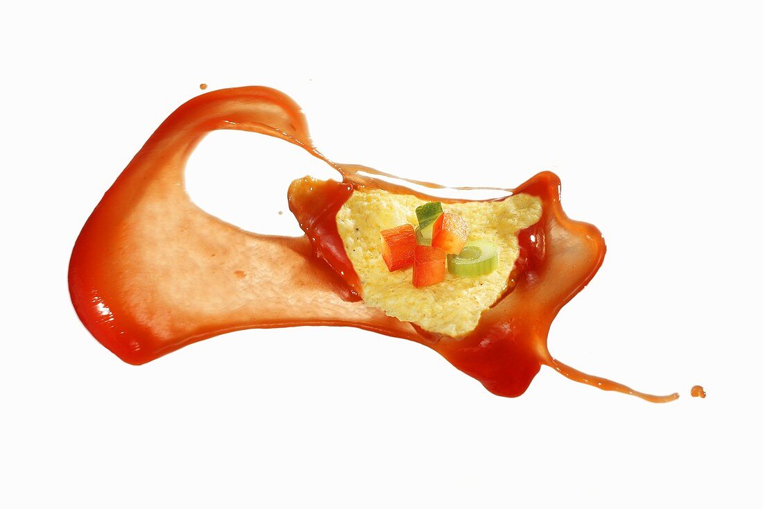 Taco mit spritzender Tomatensauce