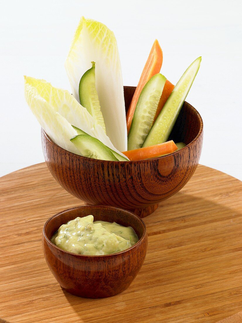 Raw vegetables with an avocado dip