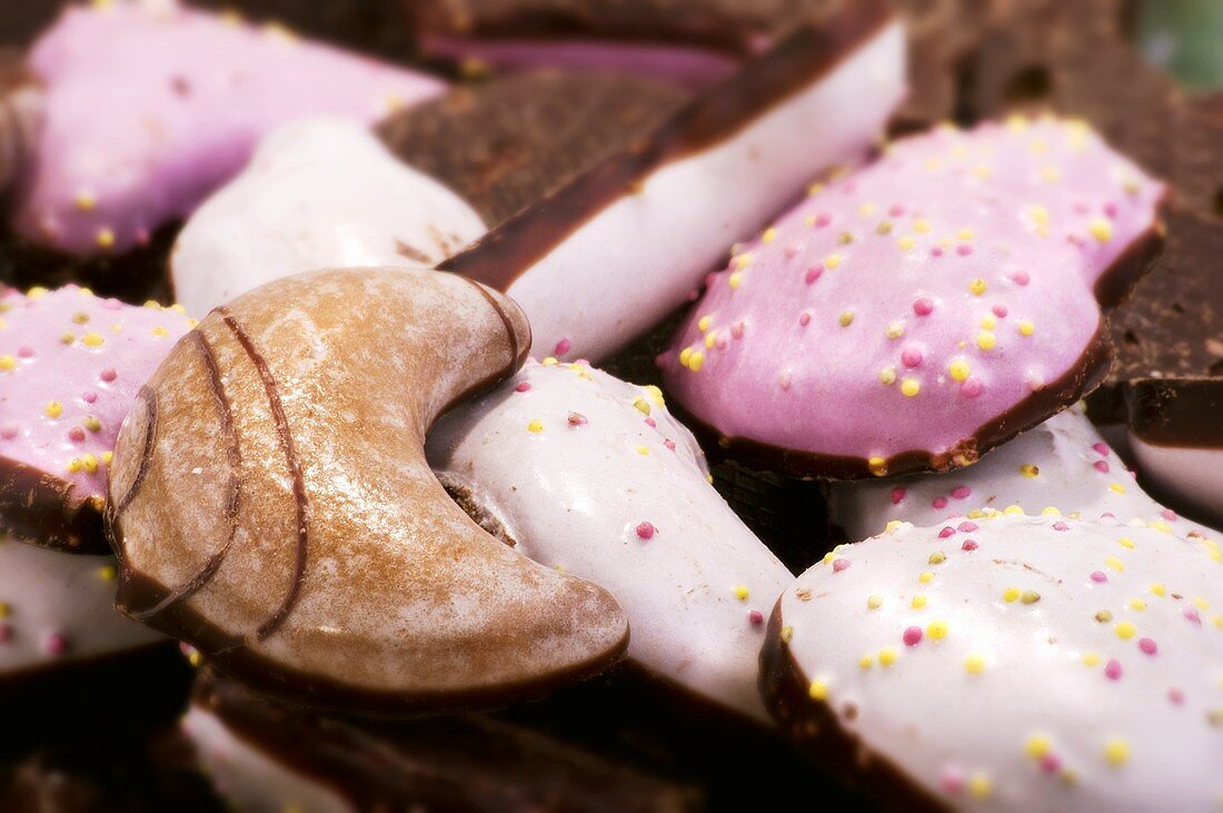 Verschiedene Lebkuchen mit Zuckerglasur