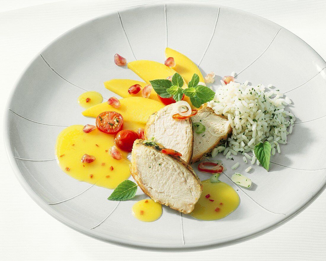 Gegrillte Hähnchenbrust mit Mango-Chilisauce und Salbei-Reis