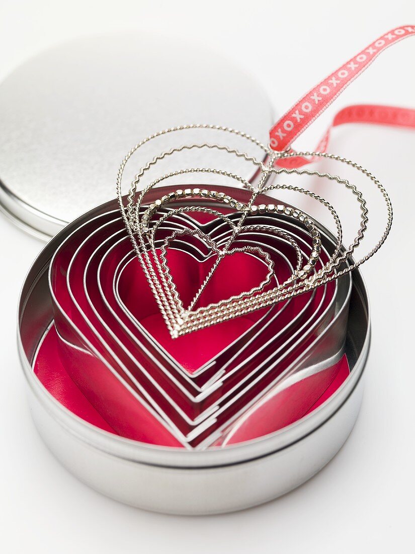 Heart-shaped cutters and hanger with ribbon