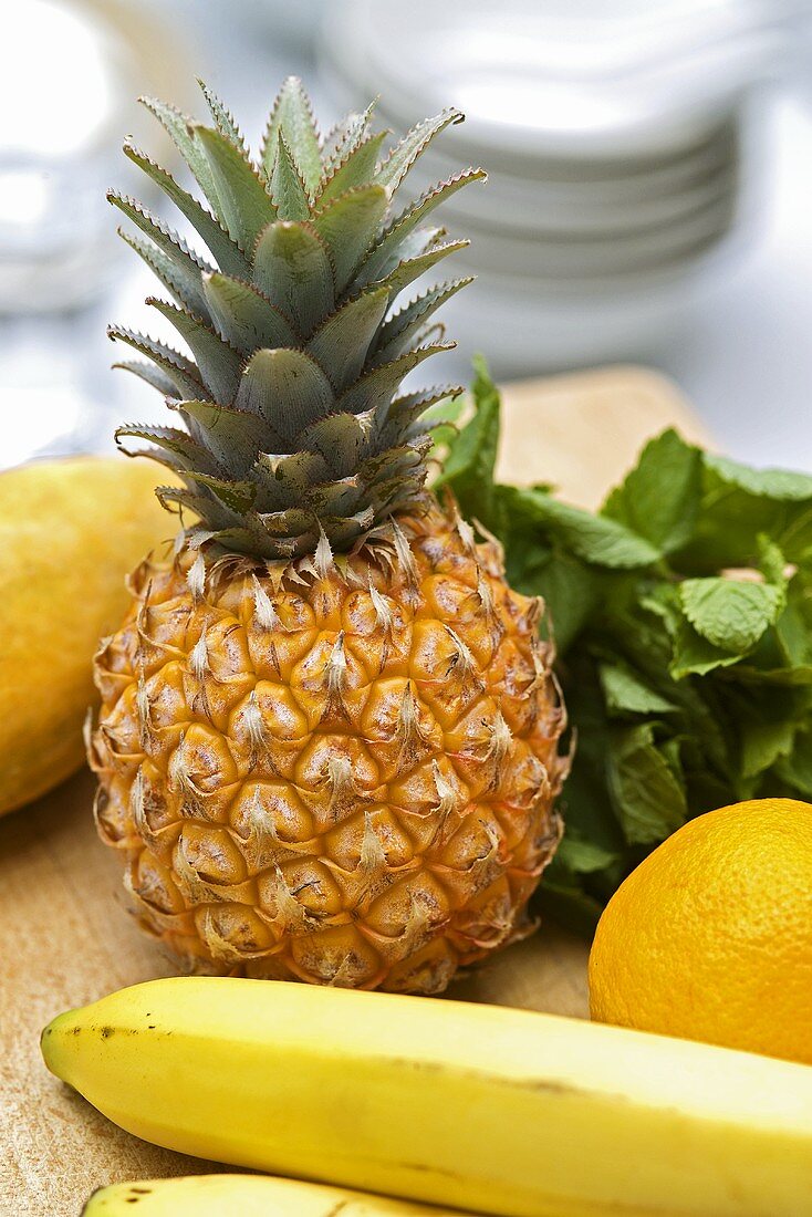 Zutaten für eine Ananas-Minzsuppe
