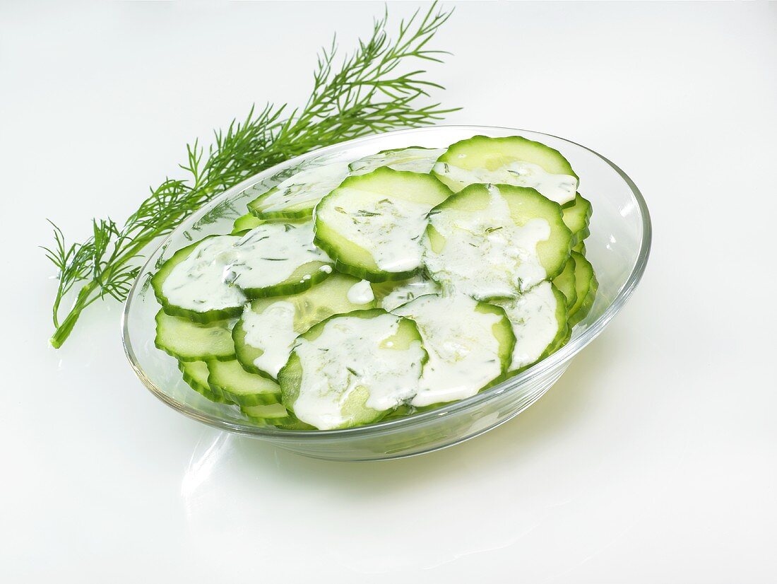 Gurkensalat mit Joghurt und Dill