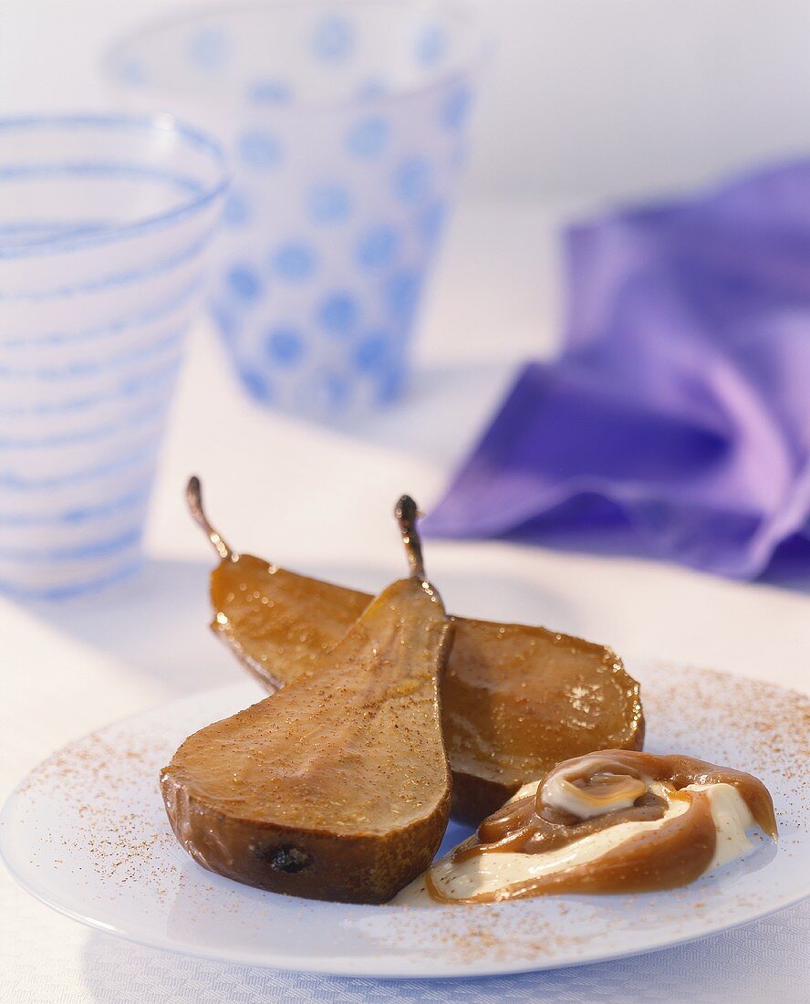 Baked pears with caramel sauce