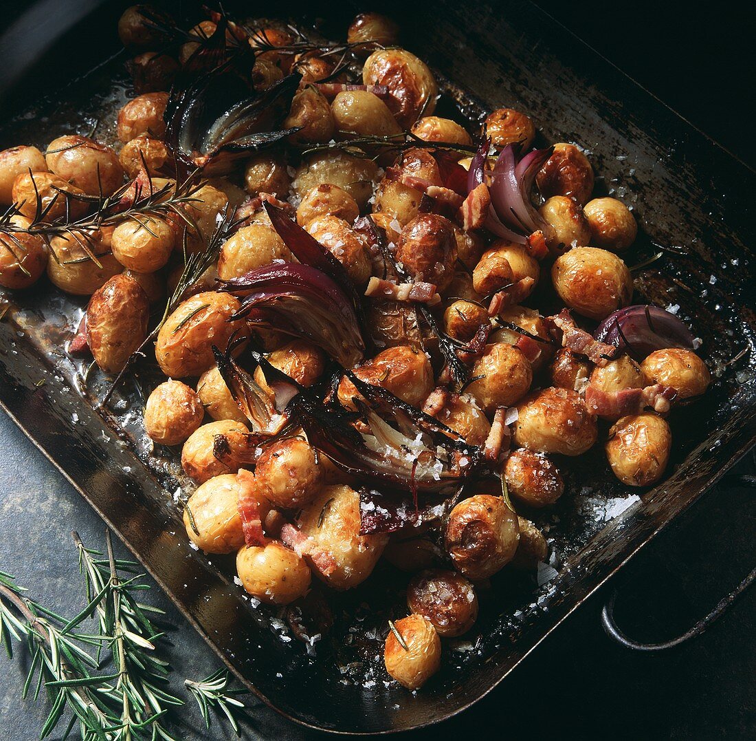 Baked potatoes with onions and pancetta