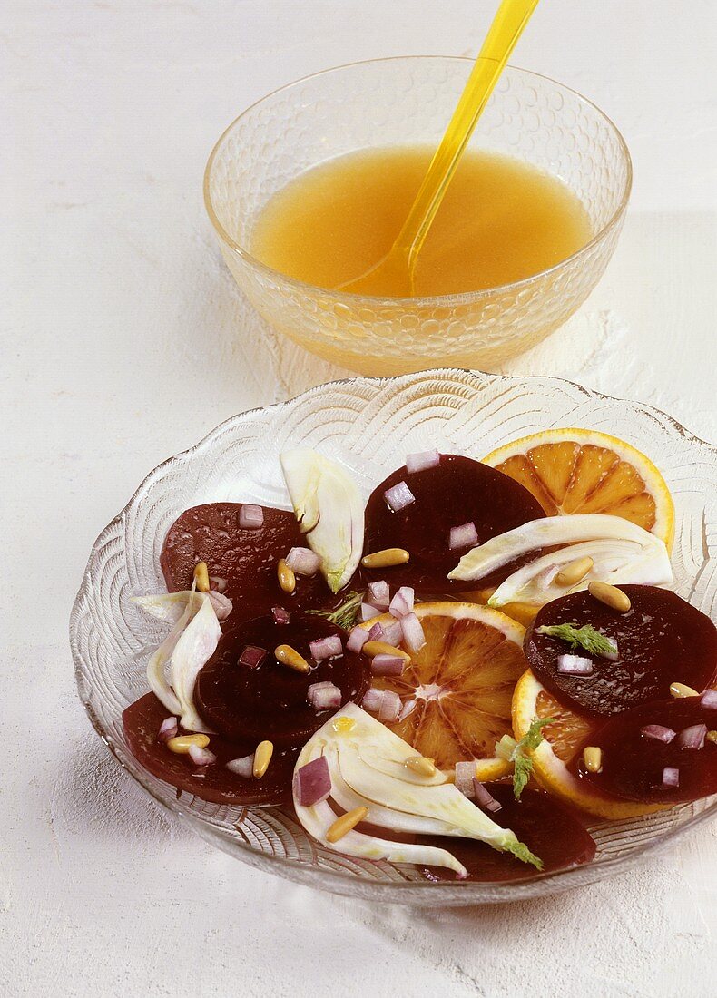 Rote-Bete-Salat mit Orangen, Fenchel und Pinienkernen