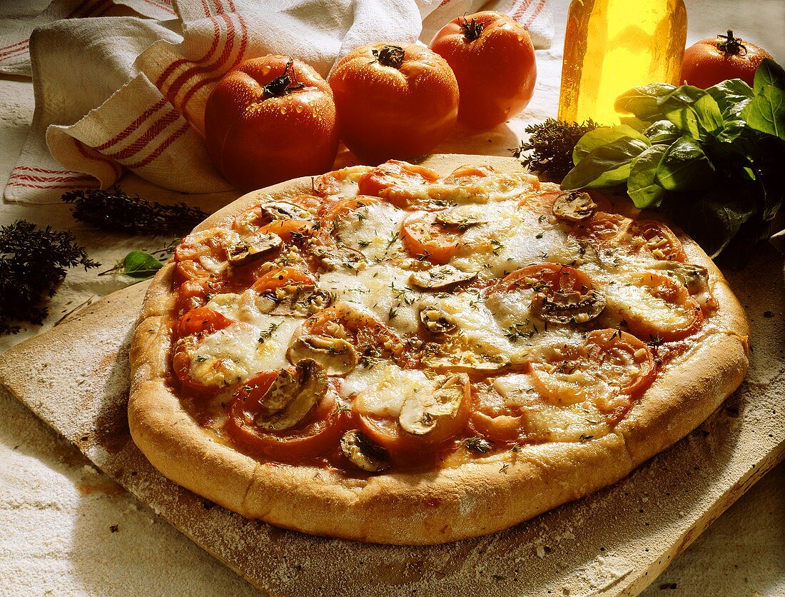 Tomaten-Champignon-Pizza