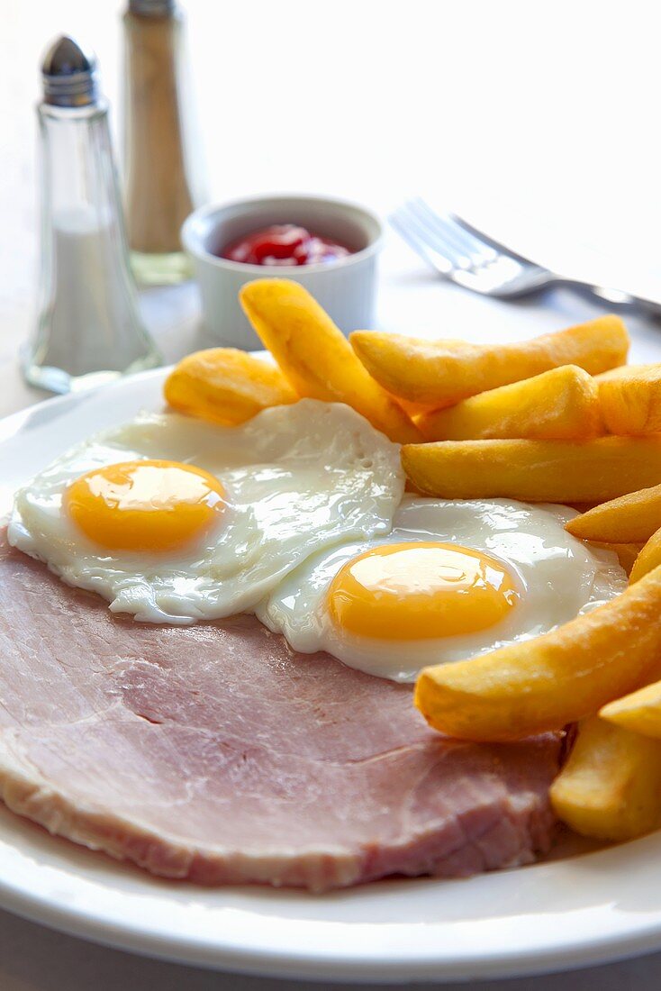 Ham and eggs with chips