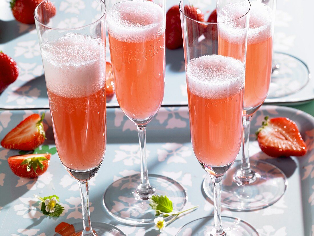 Rossini (sparkling wine cocktail) with strawberries