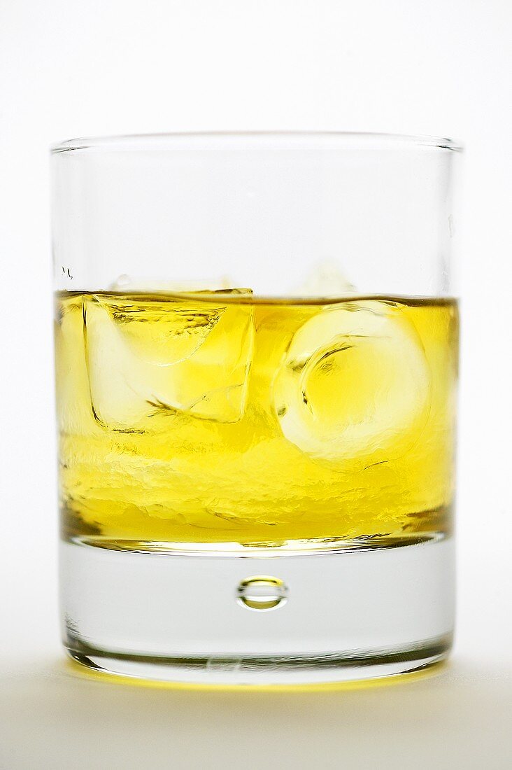 Rusty Nail (Cocktail mit Scotch und Drambuie)